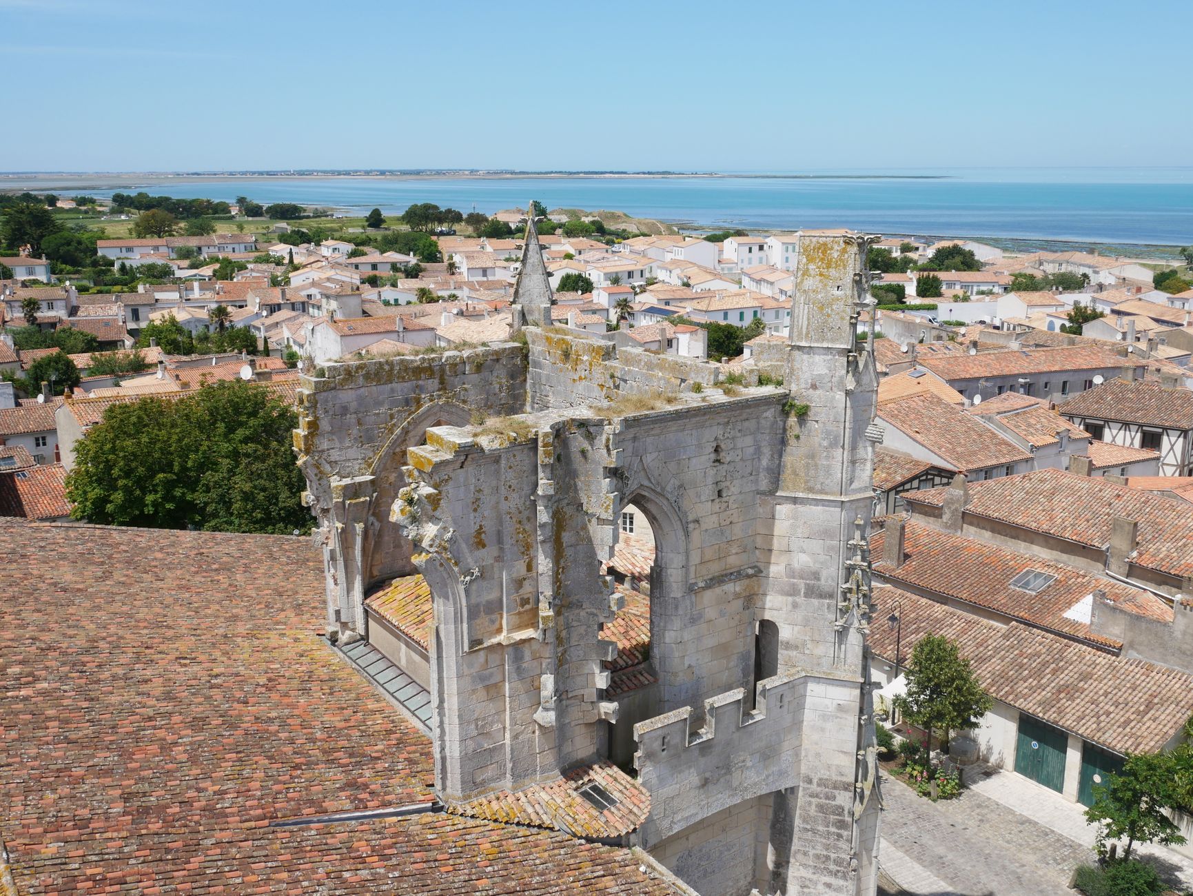 Bâchage de toiture équipe à Annecy